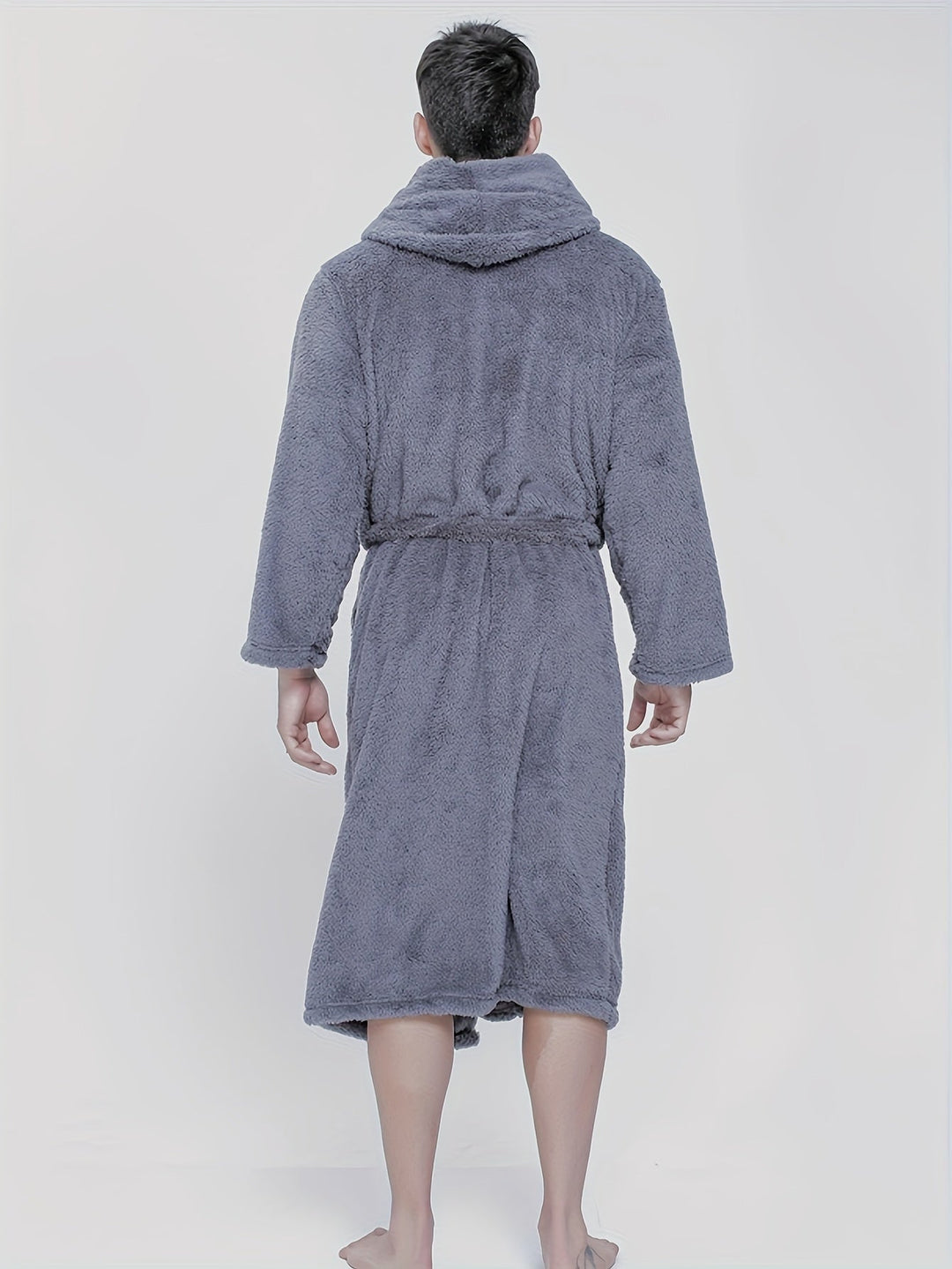 Daan | Robe de chambre de luxe pour homme : un style chaud et doux dans une couleur unie sophistiquée