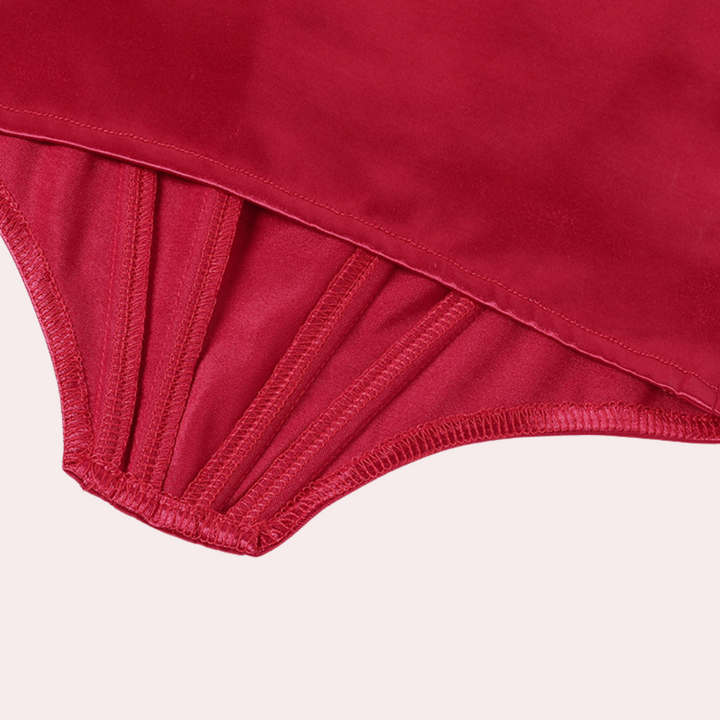 Top chic à épaulettes pour les femmes ayant du style