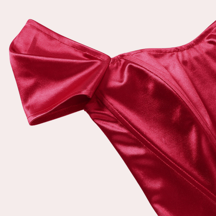 Top chic à épaulettes pour les femmes ayant du style