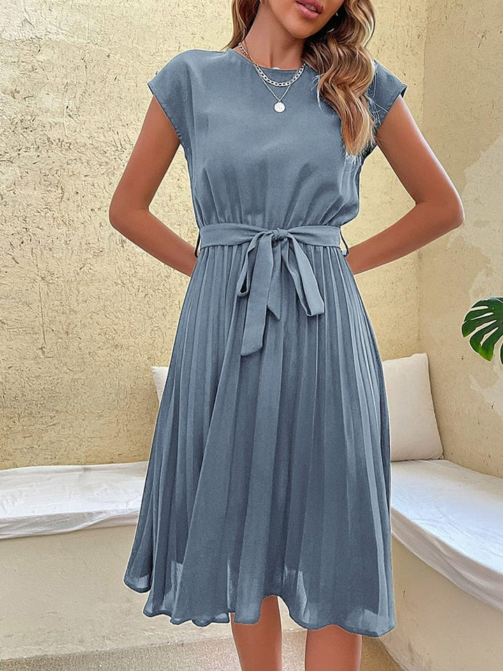 Mila - Élégante robe d'été bleue à manches courtes pour la femme soucieuse de la mode
