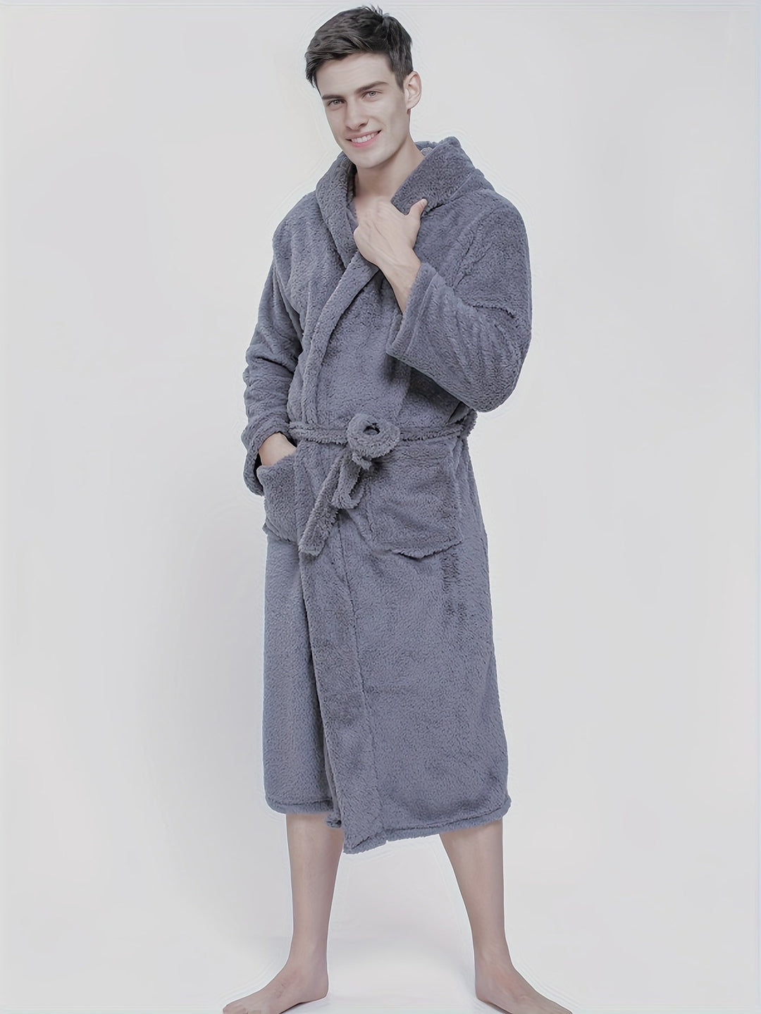 Daan | Robe de chambre de luxe pour homme : un style chaud et doux dans une couleur unie sophistiquée